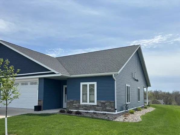 2404 Red Oak Rd, Decorah, IA 52101