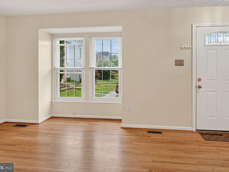 158 Glen View Ter — Photo 2
