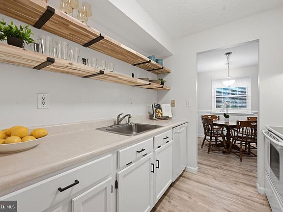 4th image of 2905 Eagle Rd