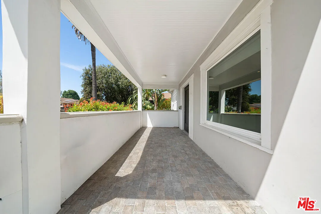 3 bed, 2.0 bath, 1502 sqft, $4,500 — Photo 2