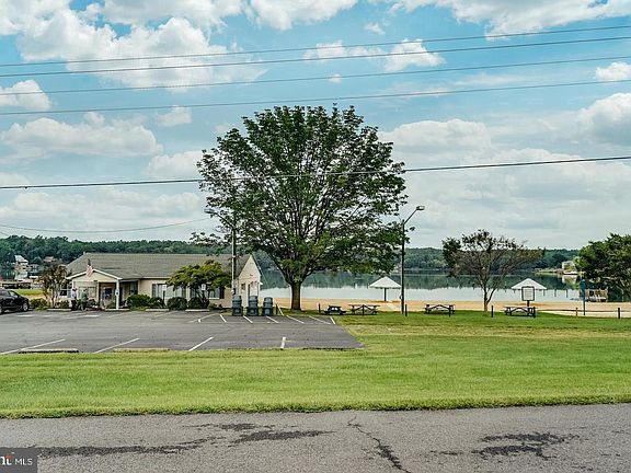 4th image of 312 N Lakeshore Dr