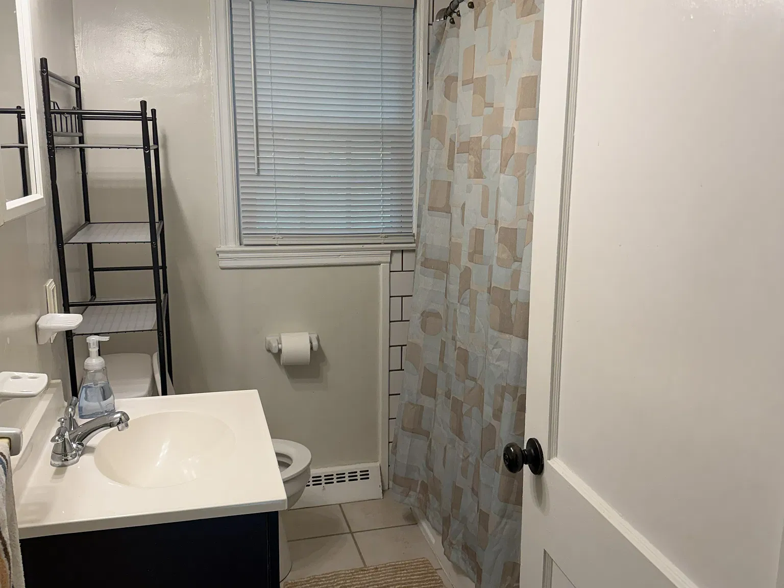 2 bed, 774 sqft, $1,950 — Photo 2