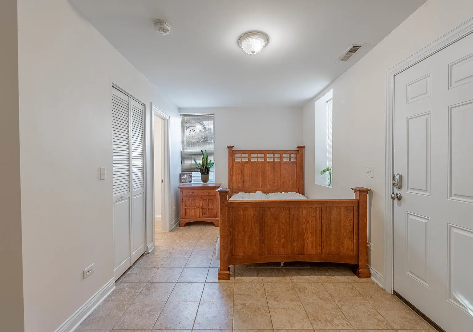 2 bed, 1000 sqft, $2,200 — Photo 3
