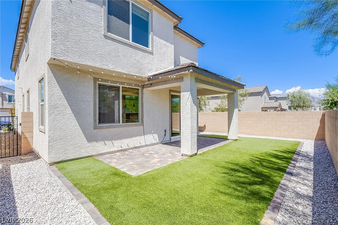 4 bed, 2.5 bath, 1858 sqft, $2,320 — Photo 3