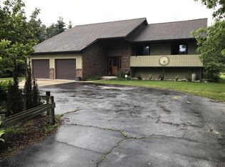 2514 Pine Tree Dr, Two Rivers, WI 54241