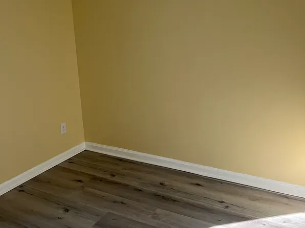 15 Paynter Dr, Wilmington, DE 19809