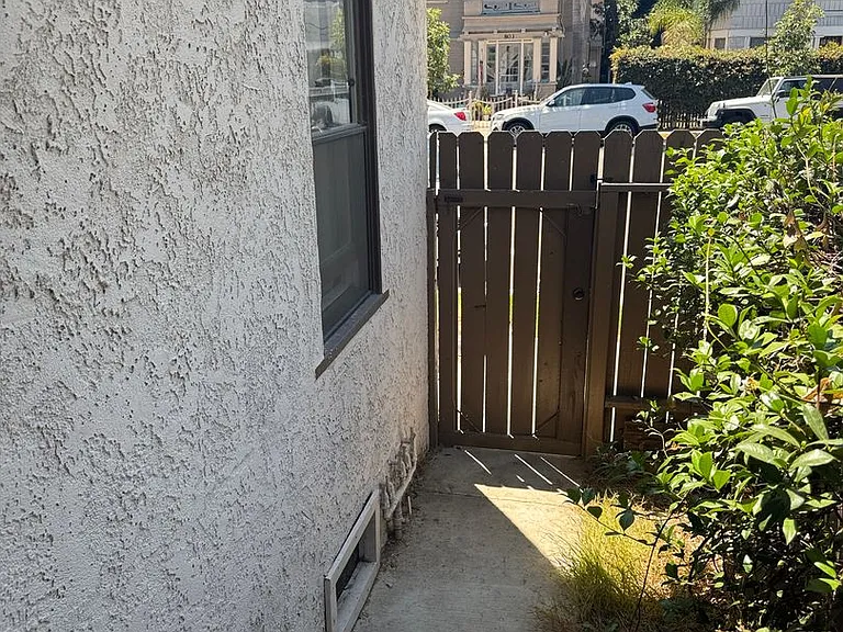 241 W 8th St — Photo 15