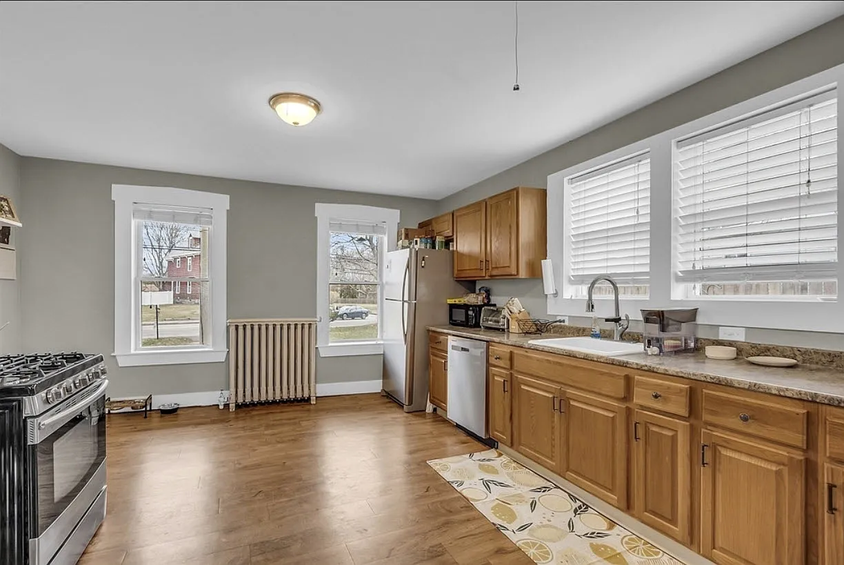 3 bed, 1150 sqft, $2,850 — Photo 2