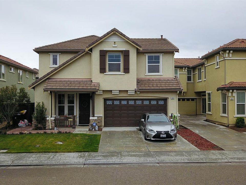 1st image of 293 Pennant Ave