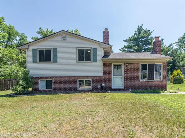1986 Greenmeadow Dr, Walled Lake, MI 48390