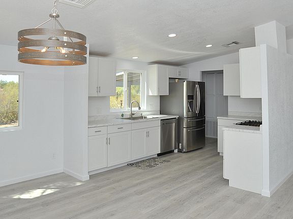 4th image of 7365 N Coltsfoot Dr