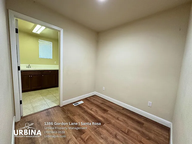 1386 Gordon Ln — Photo 19