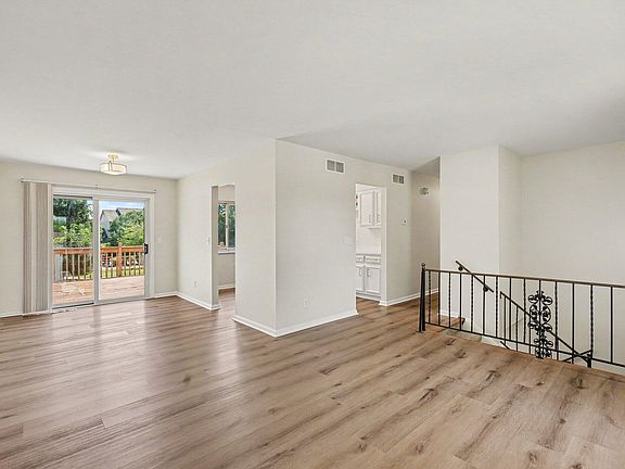 3rd image of 5932 Carlton Dr