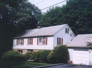 8 Juniper Ridge Rd, Danbury, CT 06811