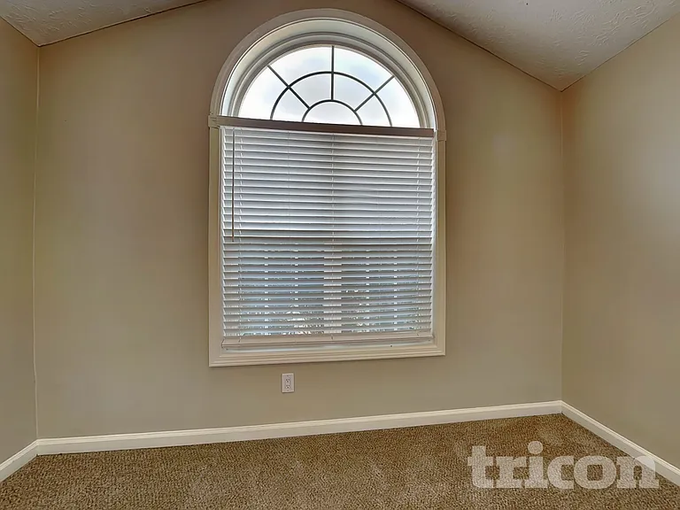 2051 Meadowglen Ln — Photo 14