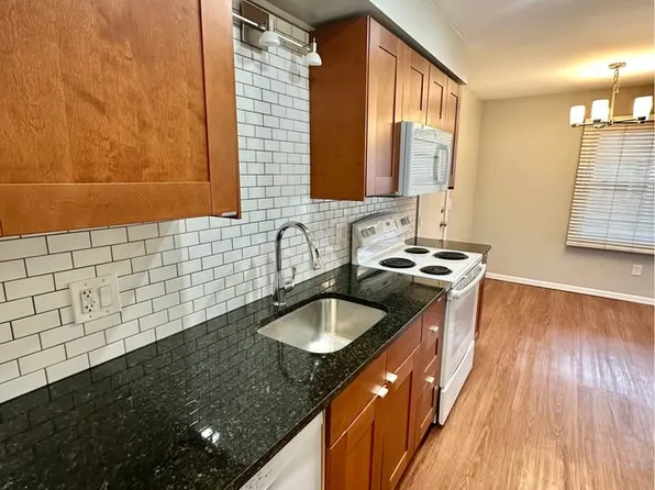 31655 Couchez St #655, Saint Clair Shores, MI 48082