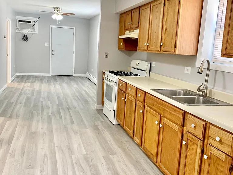 3200 S Princeton Ave #1F — Photo 3