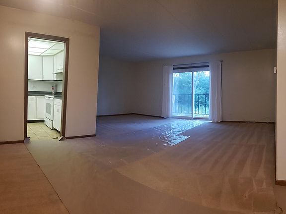 5th image of 2807 Willow Rd APT 103
