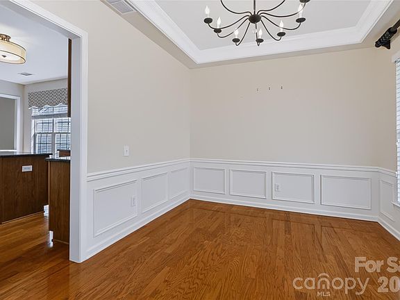 5th image of 9150 Beaver Brook Way
