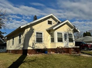 612 11th St, Spirit Lake, IA 51360