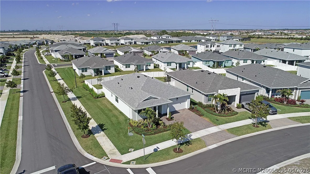 3 bed, 2.0 bath, 1651 sqft, $2,900 — Photo 1