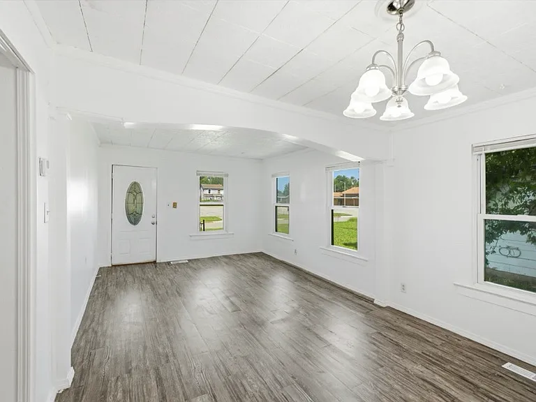 425 S 45th West Ave — Photo 5
