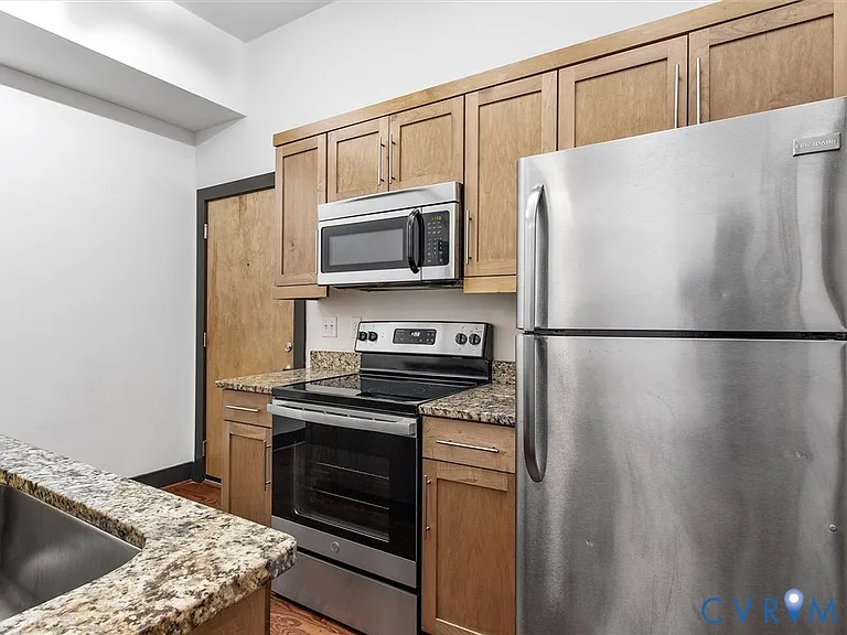 306 E Grace St #204 — Photo 5