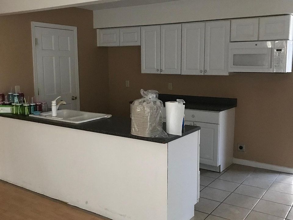 1st image of 463 Bernard Ct