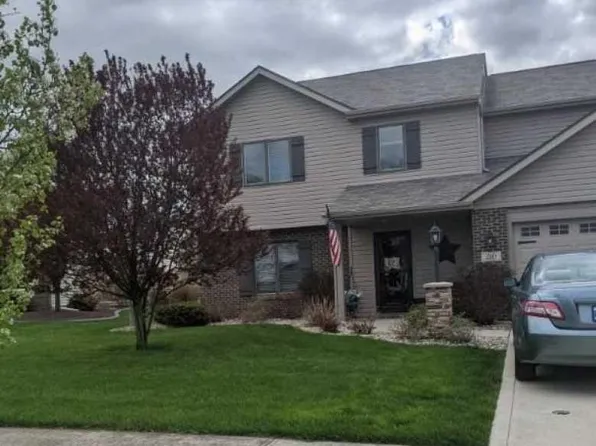 210 Ballenshire Ln, Kendallville, IN 46755
