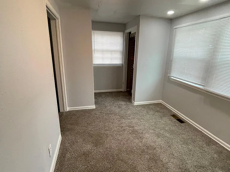 705 S Phoenix Ave #1 — Photo 31