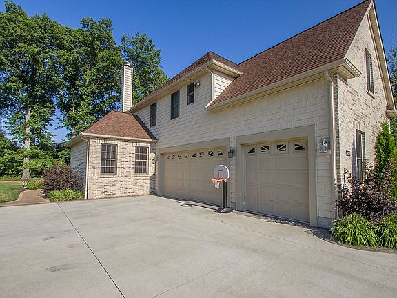 3rd image of 1853 Bur Oak Dr