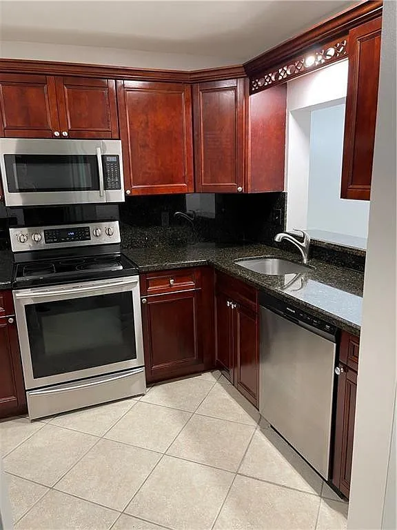 2 bed, 2.0 bath, 950 sqft, $2,100 — Photo 3
