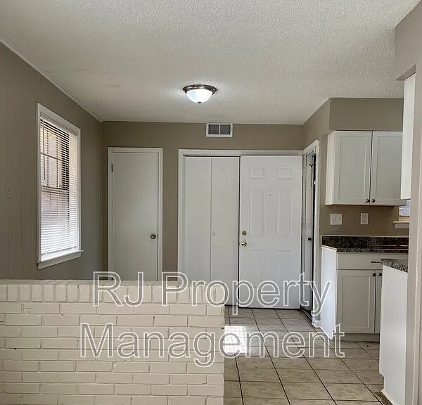 4211 Lansdowne Dr — Photo 8