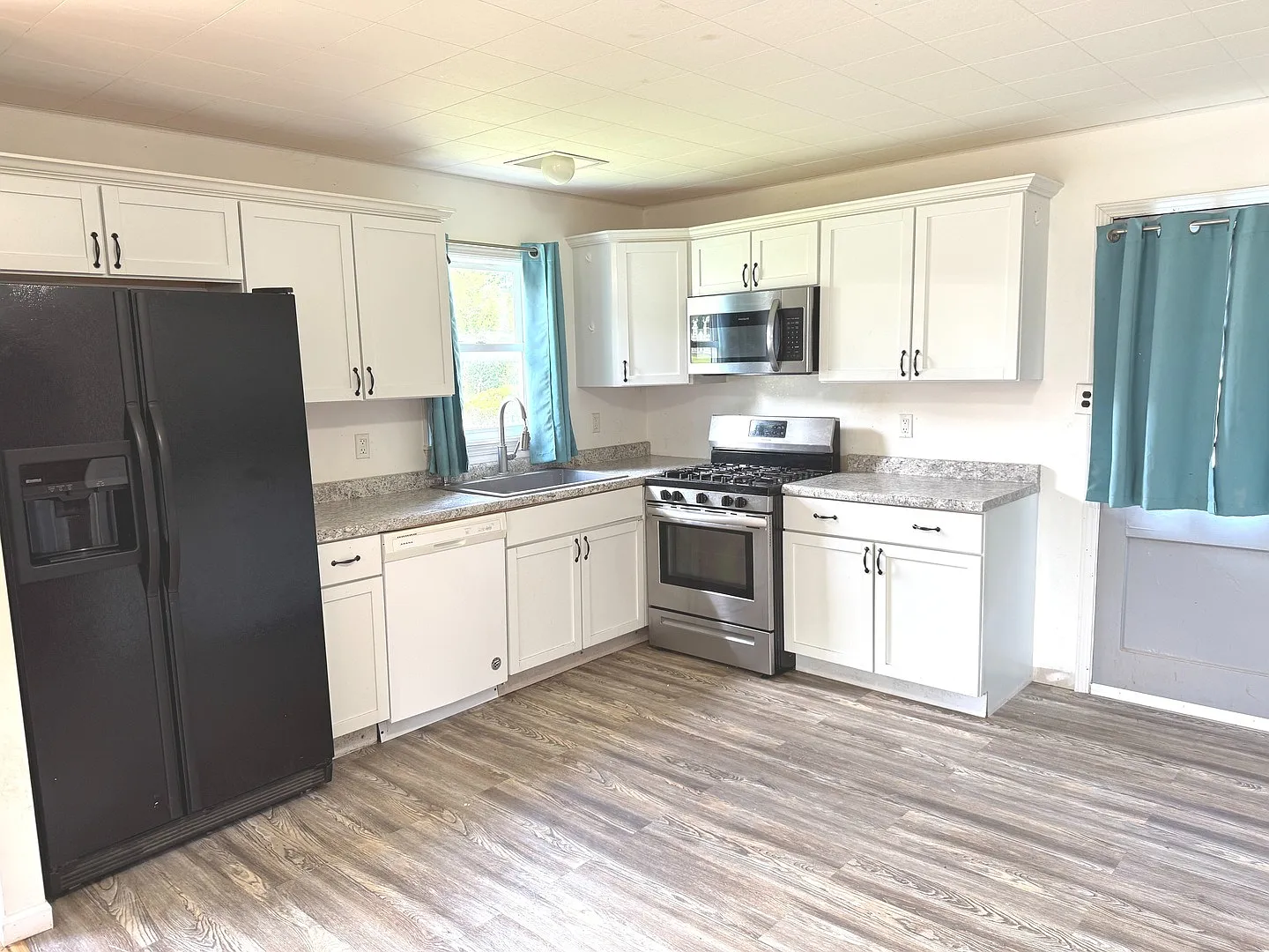 3 bed, 1000 sqft, $2,650 — Photo 4