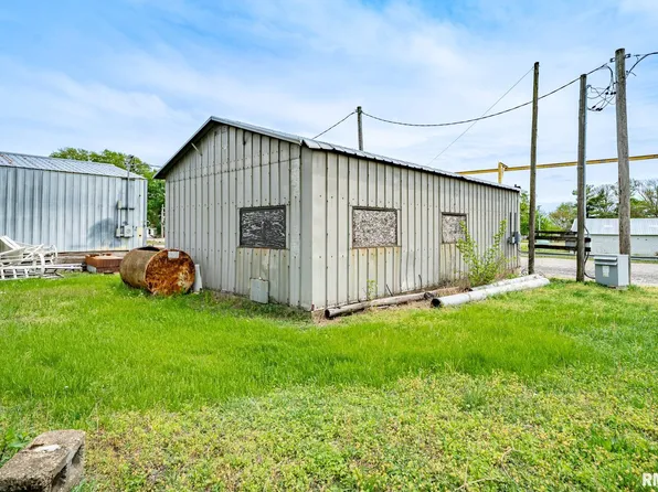 100 S Main St, Forest City, IL 61532