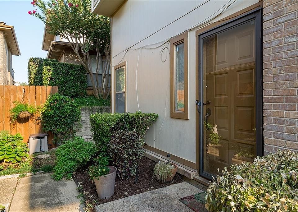 1st image of 15 Meadow Ln