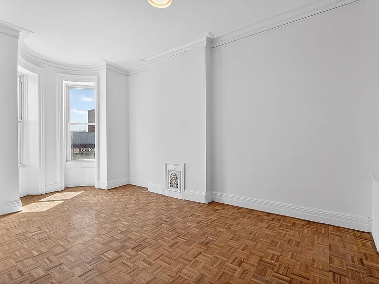 701 Bergen Ave — Photo 4