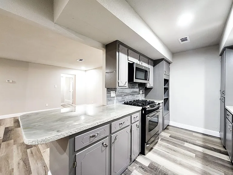 9750 Hillis St — Photo 12