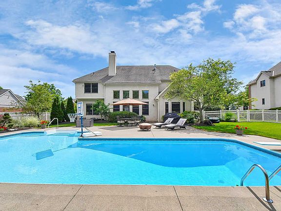 2nd image of 7672 Heatherwood Ln