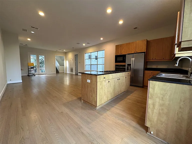 2713 Crawford St — Photo 13