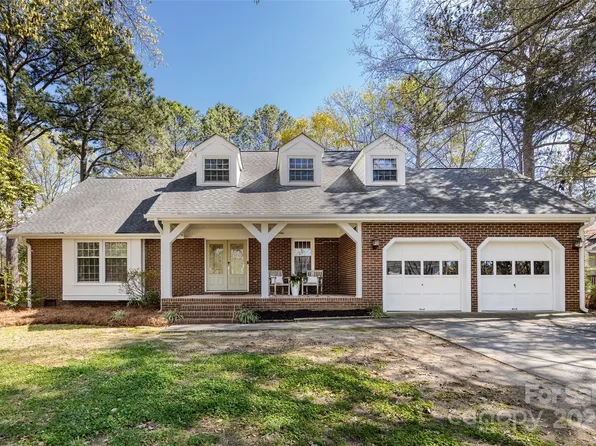 5013 Cedar Forest Dr, Charlotte, NC 28226