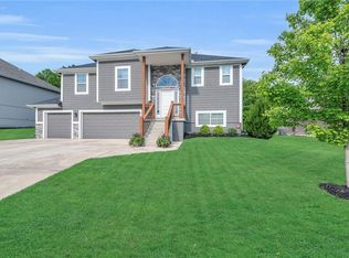 4760 Lakecrest Dr, Shawnee, KS 66218