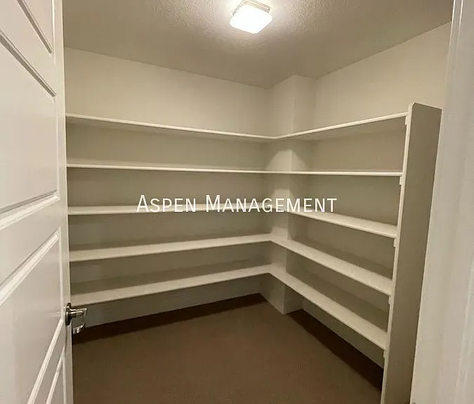 2215 Village Green Way — Photo 24