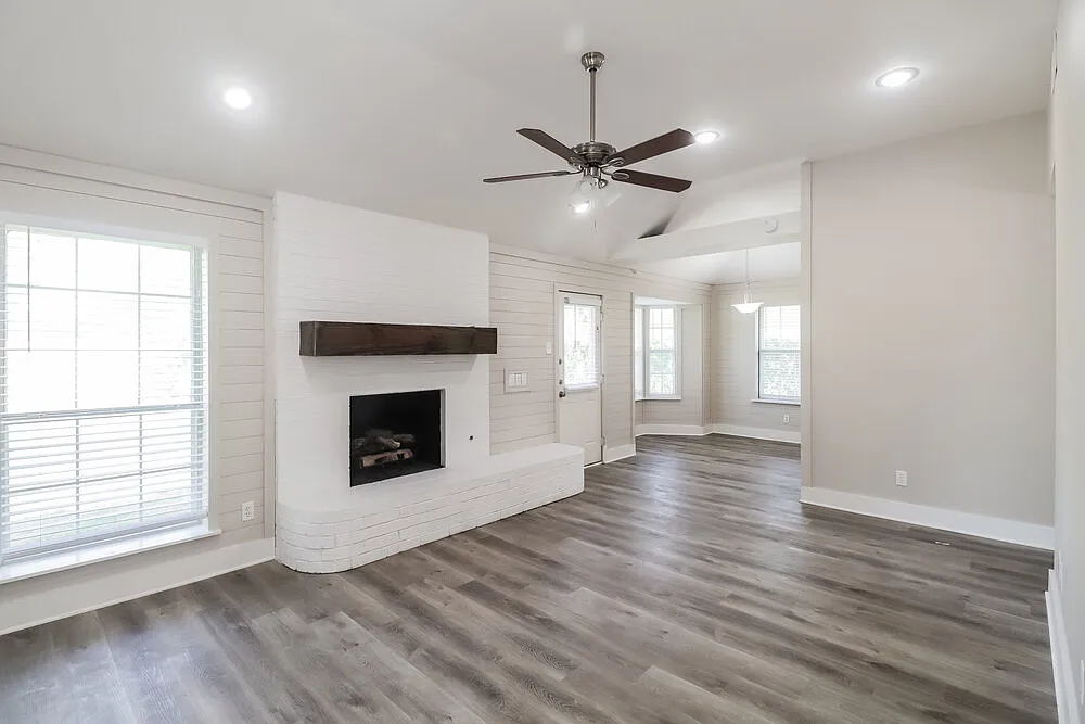 3 bed, 2.0 bath, 1436 sqft, $1,870 — Photo 3