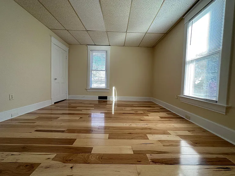 317 E 8th St #B — Photo 4