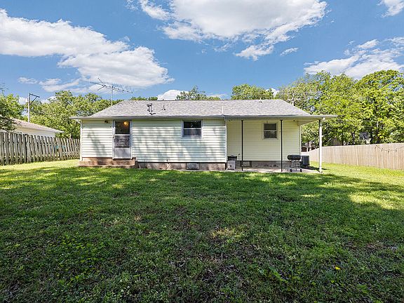 2nd image of 904 N Claud Avenue