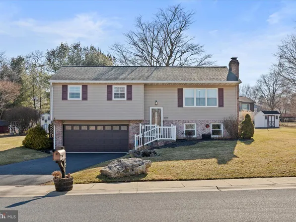 45 Heritage Rd, Akron, PA 17501