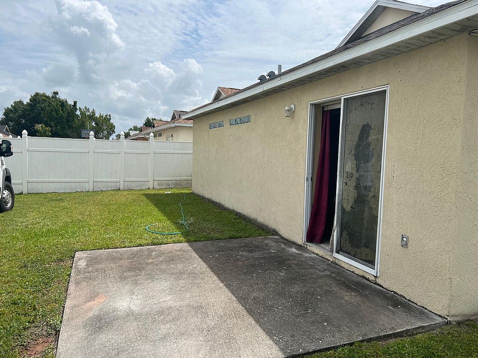 2nd image of 2240 Santa Lucia St