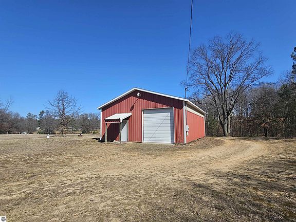3rd image of 2035 W Ludington Dr