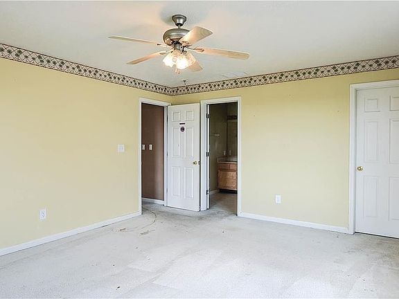 3rd image of 1113 Central Park Blvd S